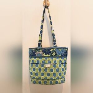 Vera Bradley Tote In Retired Doodle Daisy Pattern
